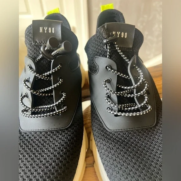 Steve Madden NY 90 black slip on sneaker very good condition size 10 women’s - Picture 7 of 14